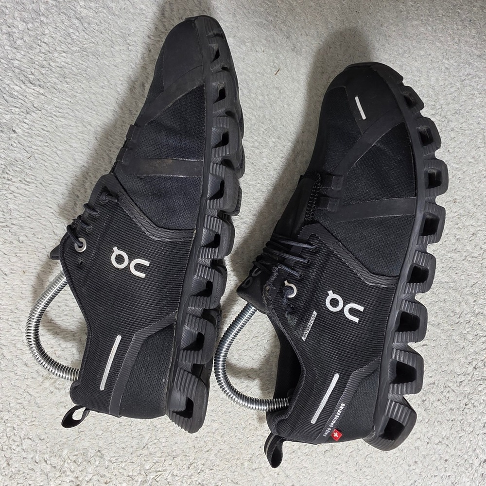 On Running Cloud Waterproof Women Size 8 Black Sneakers 59.98838 Excellent - Picture 3 of 8